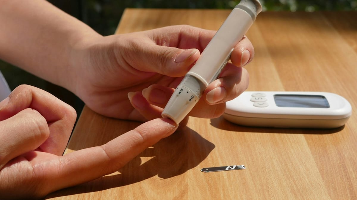 Managing Diabetes with Tech: Tools for Better Control